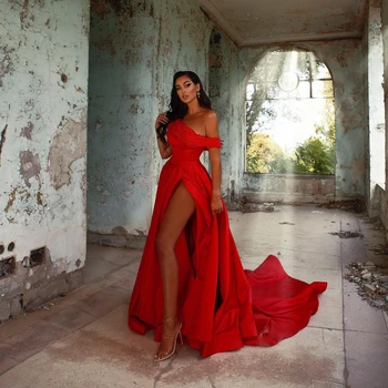 Elegantiškas Raudonas Kamuolys Suknelė Šalis Suknelės Vienos Pečių Rankovių Aukšto Pusėje Ritininės Grindų Ilgis Plisuotos Prom Vakare Chalatai Užsakymą